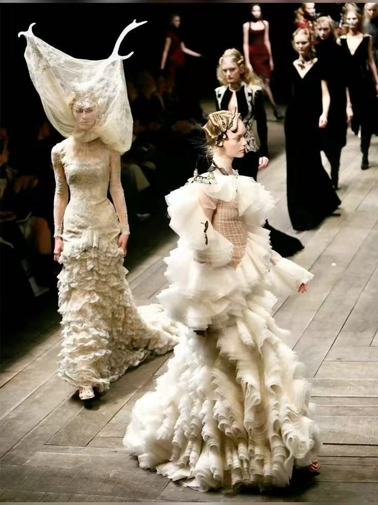 Alexander McQueen 工作与设计图像