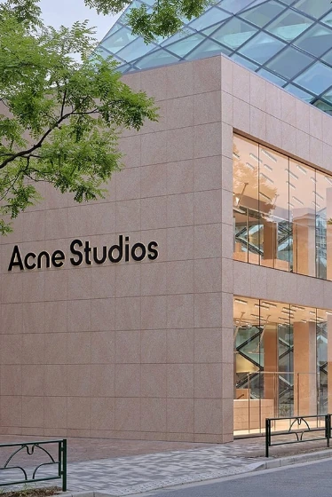 ACNE STUDIOS / WINDOW / PPT P.7 / 01