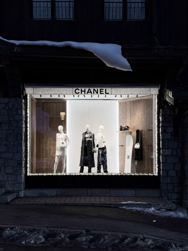 CHANEL / WINDOW / PPT P.10 / 01
