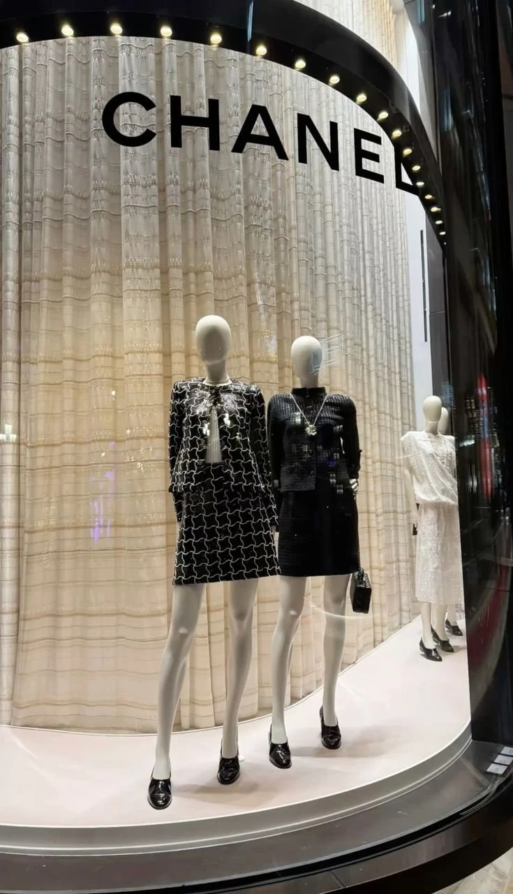 CHANEL / WINDOW / PPT P.10 / 06