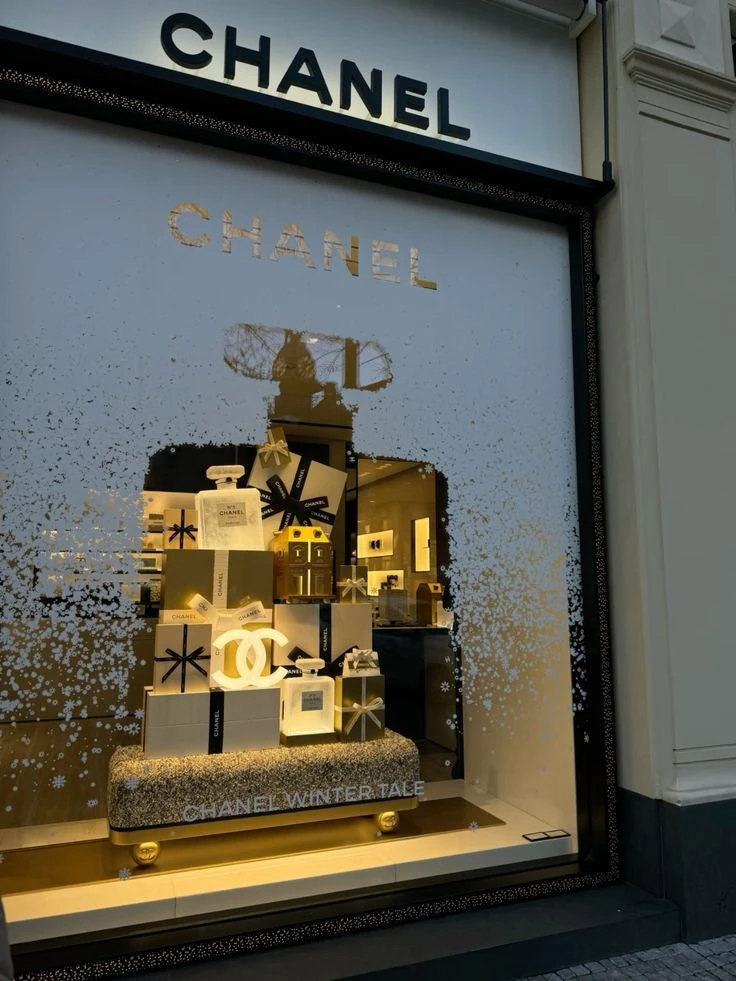 CHANEL / WINDOW / PPT P.10 / 03