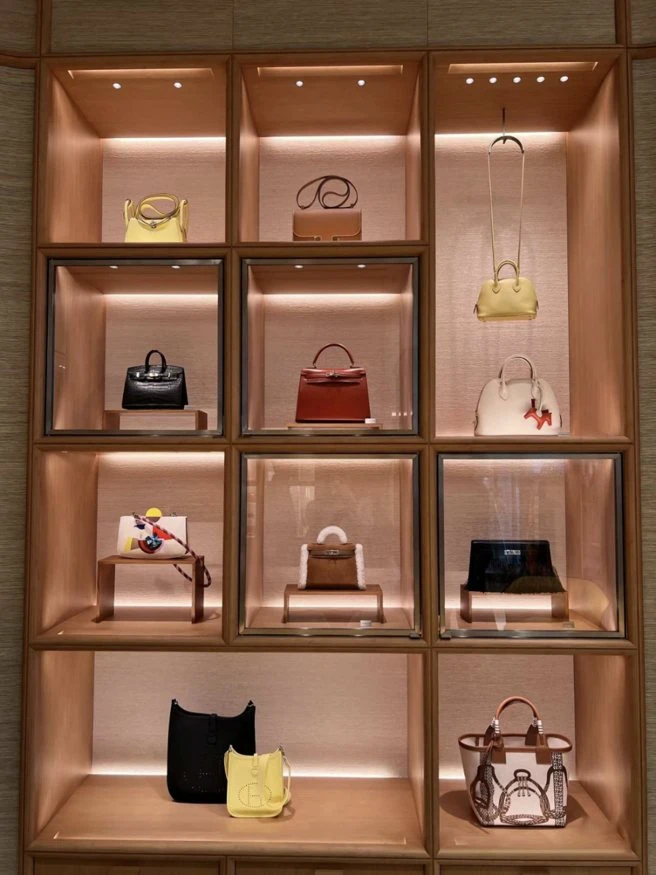 HERMES / GARMENT / PPT P.25 / 01