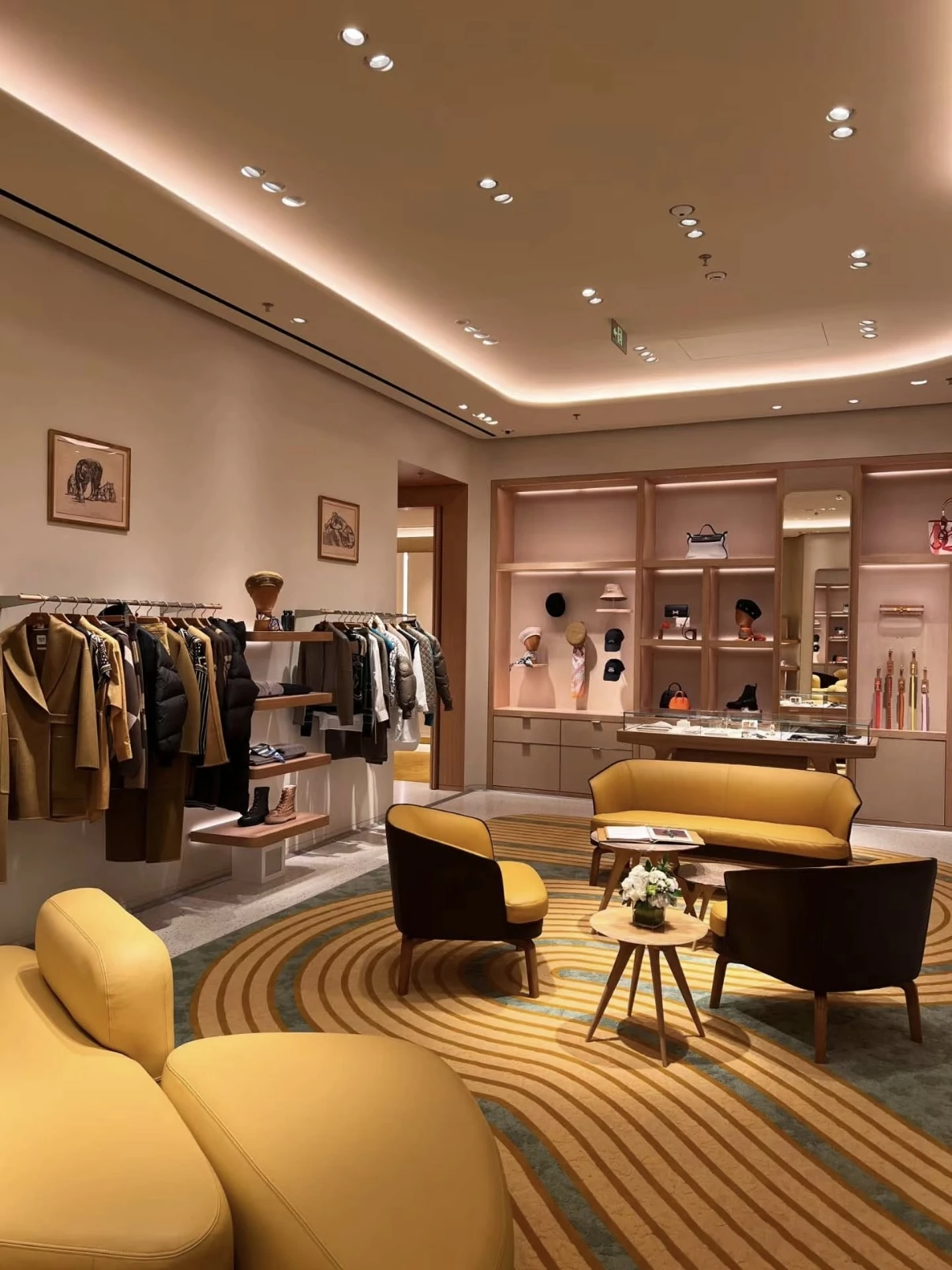 HERMES / INTERIOR / PPT P.29 / 04