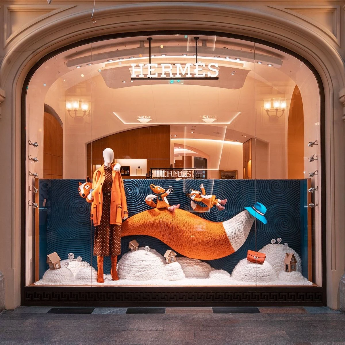 HERMES / WINDOW / PPT P.31 / 05