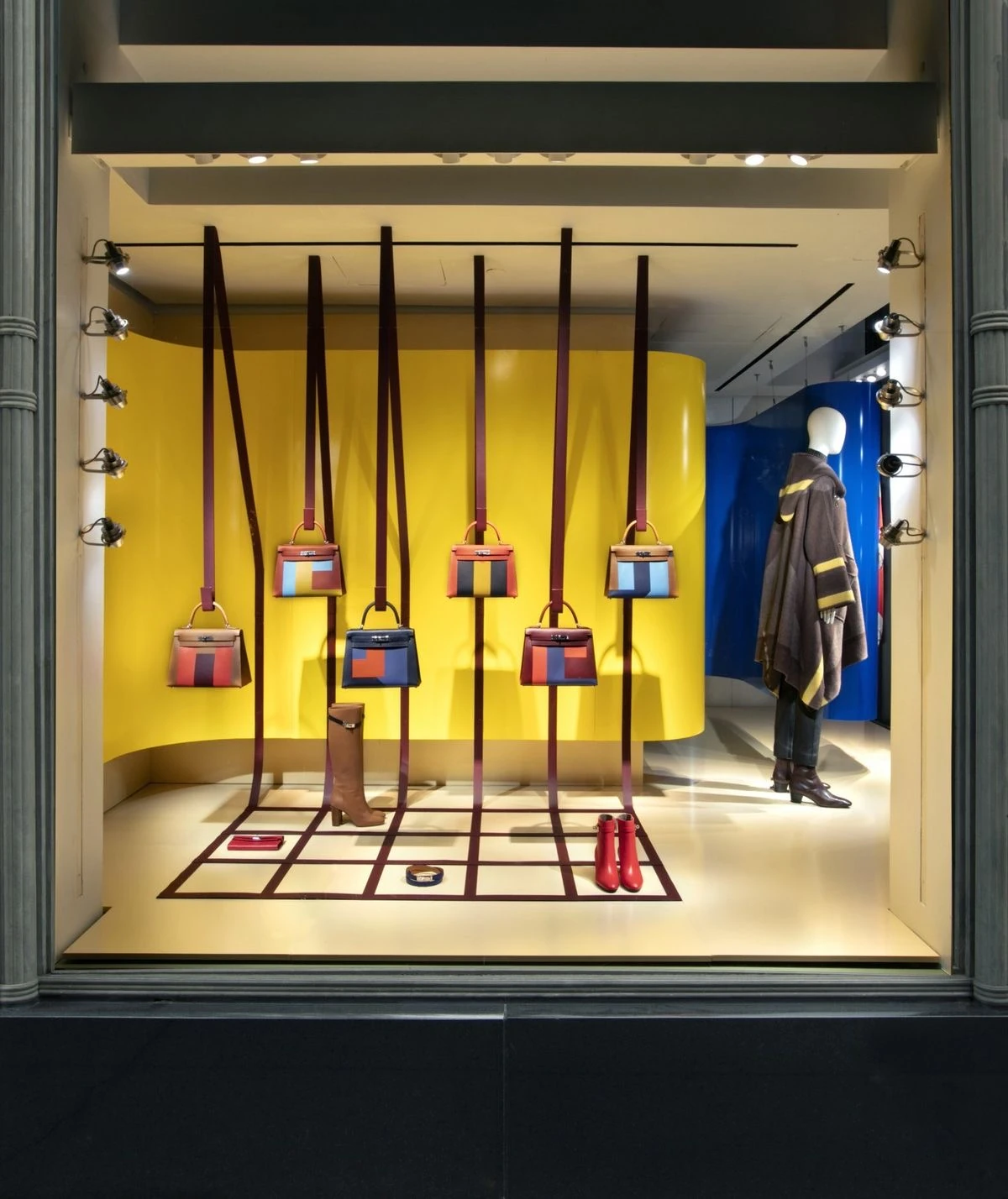 HERMES / WINDOW / PPT P.32 / 06