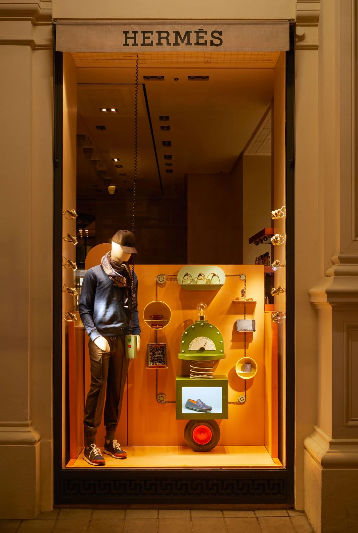 HERMES / WINDOW / PPT P.32 / 09