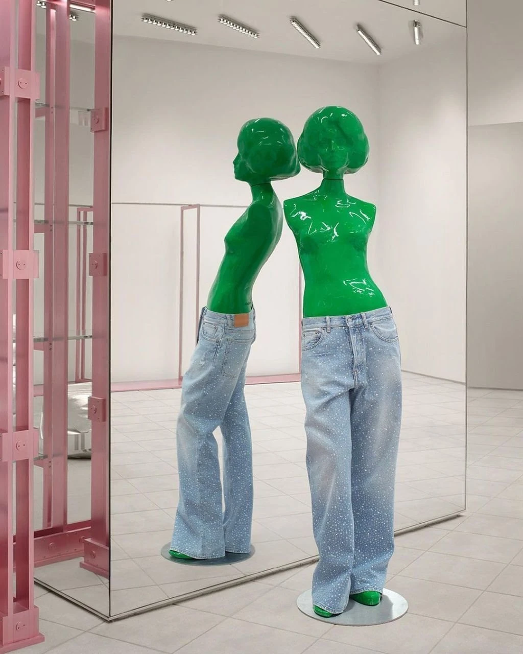 ACNE STUDIOS / WINDOW / PPT P.7 / 07